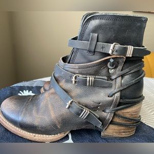 Women’s black distressed Crue boot 9